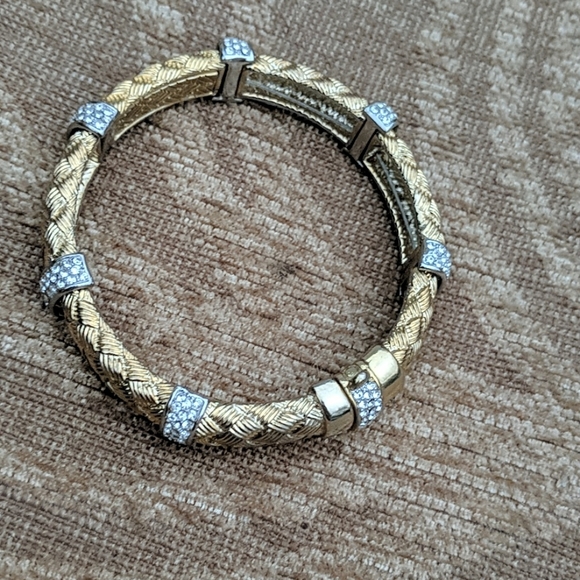 Beautiful Rhinestone Bracelet - Picture 2 of 3
